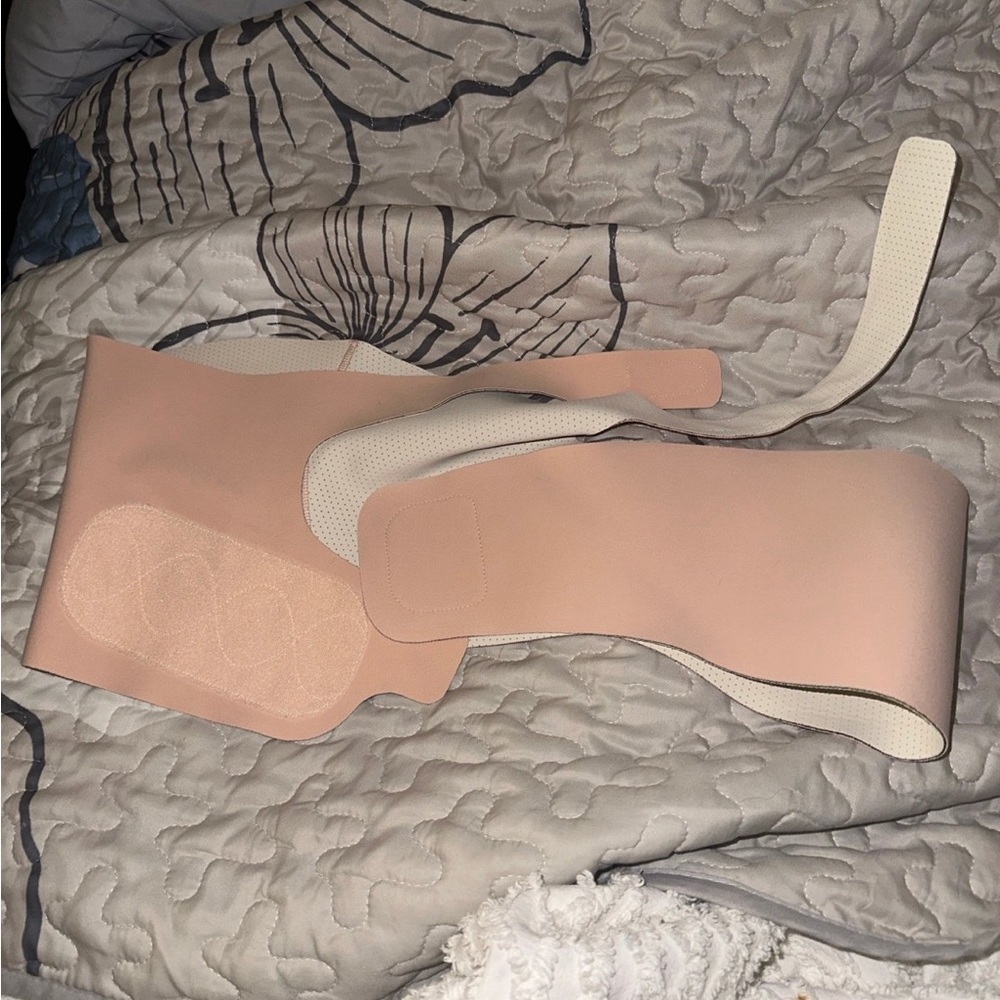 Momcozy pregnancy belly band medium